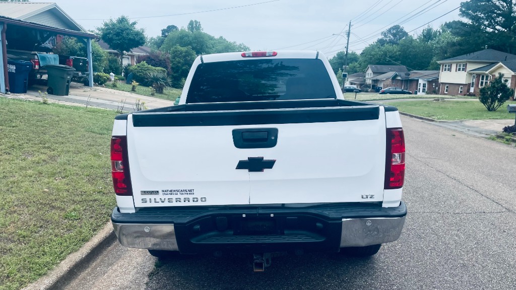 Additional photo of vehicle.