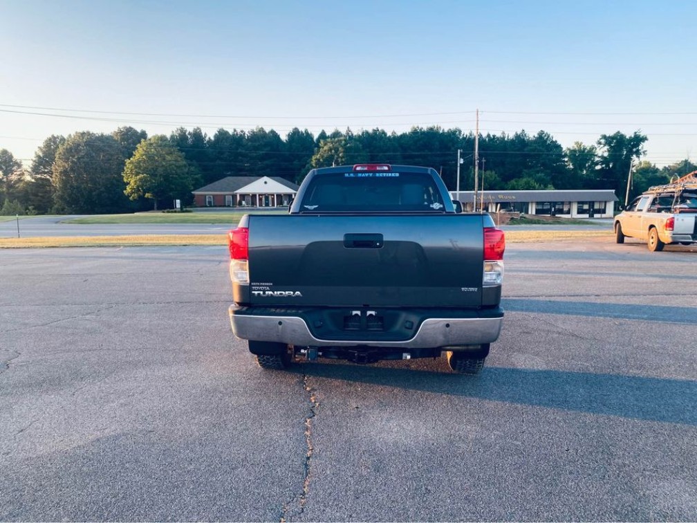 Additional photo of vehicle.