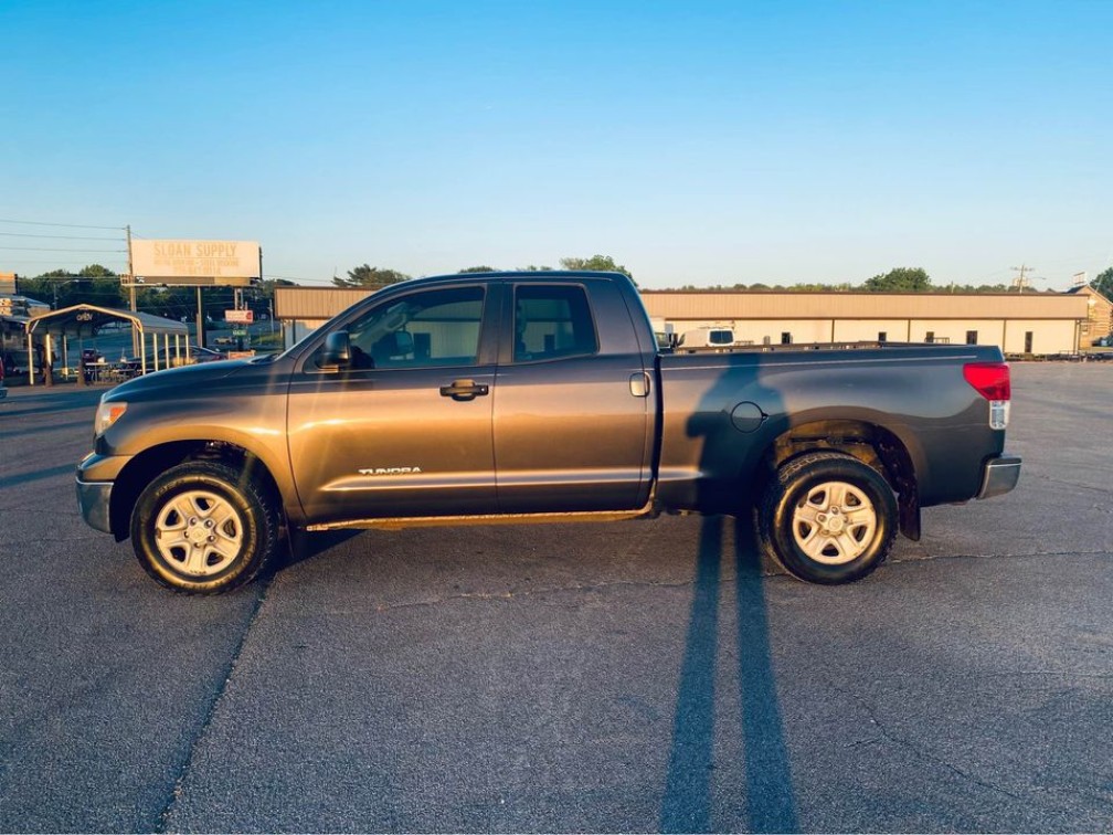 Additional photo of vehicle.