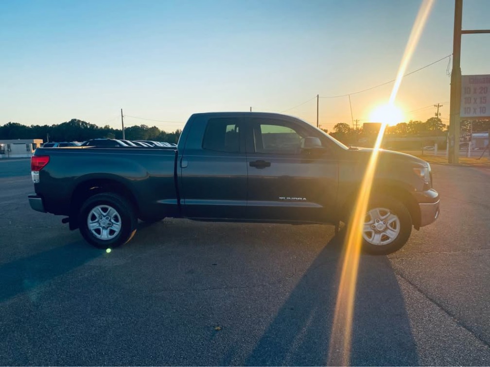 Additional photo of vehicle.