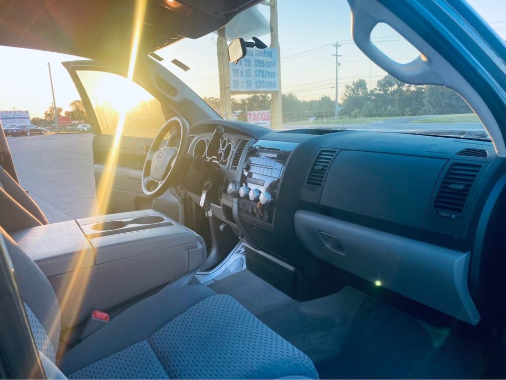 Additional photo of vehicle.