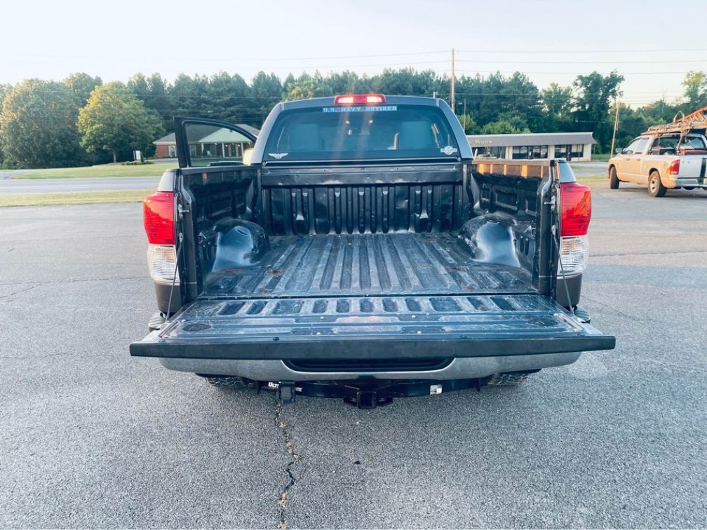 Additional photo of vehicle.