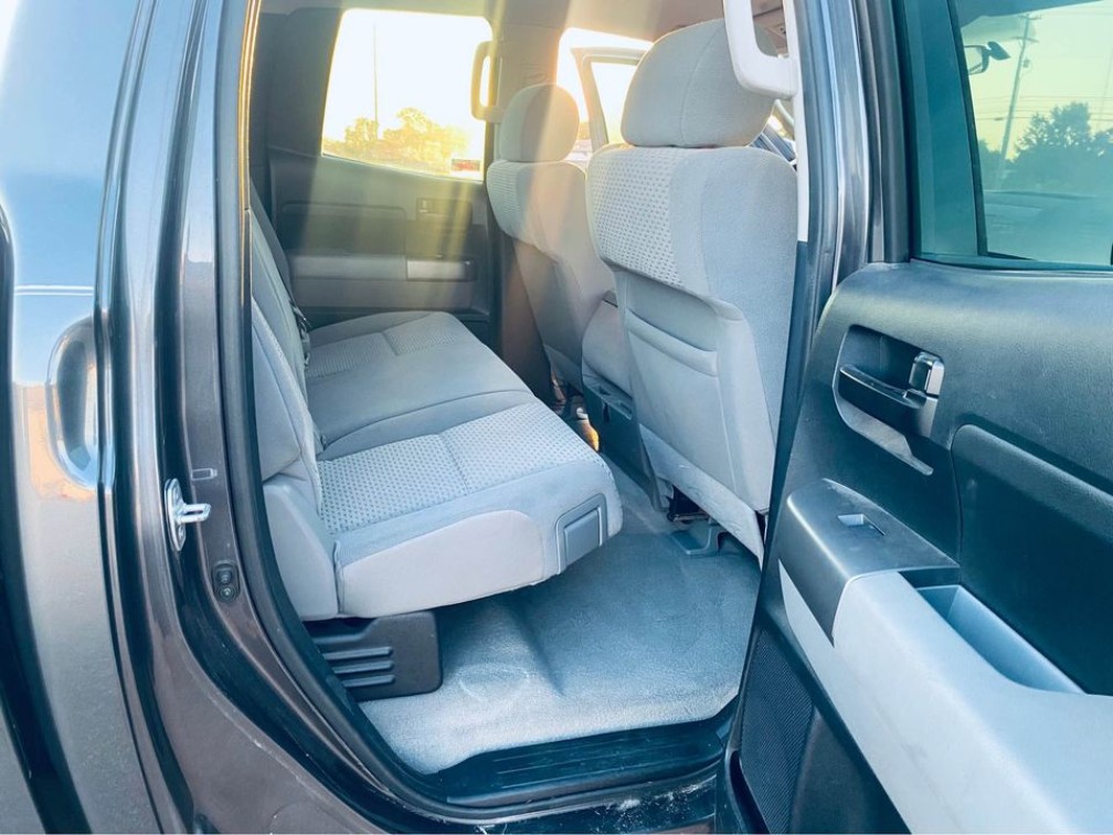 Additional photo of vehicle.