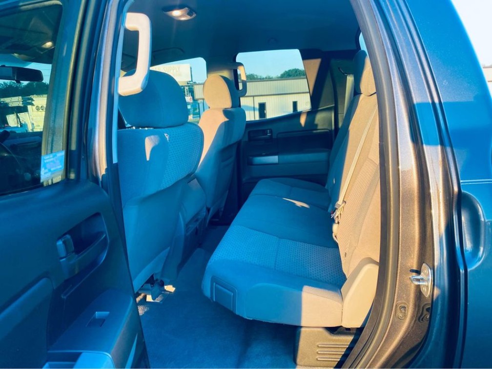 Additional photo of vehicle.