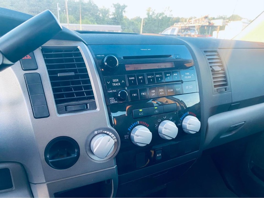 Additional photo of vehicle.