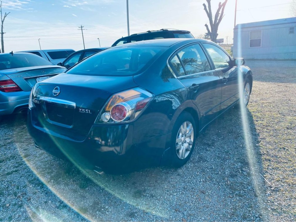Additional photo of vehicle.