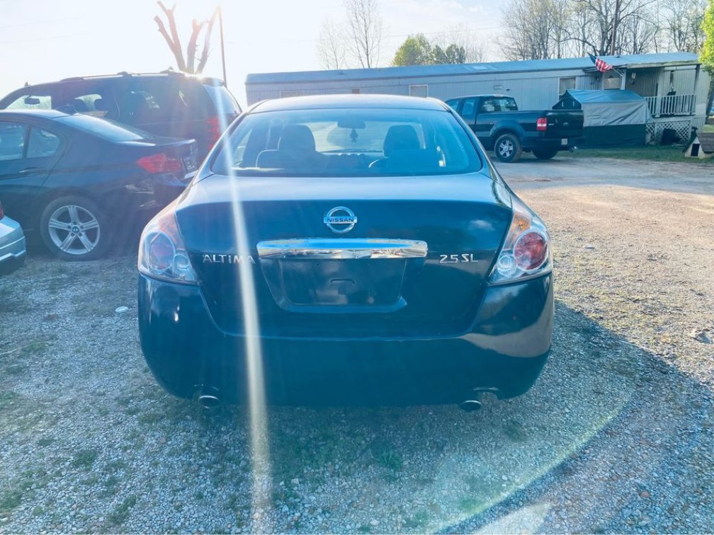 Additional photo of vehicle.