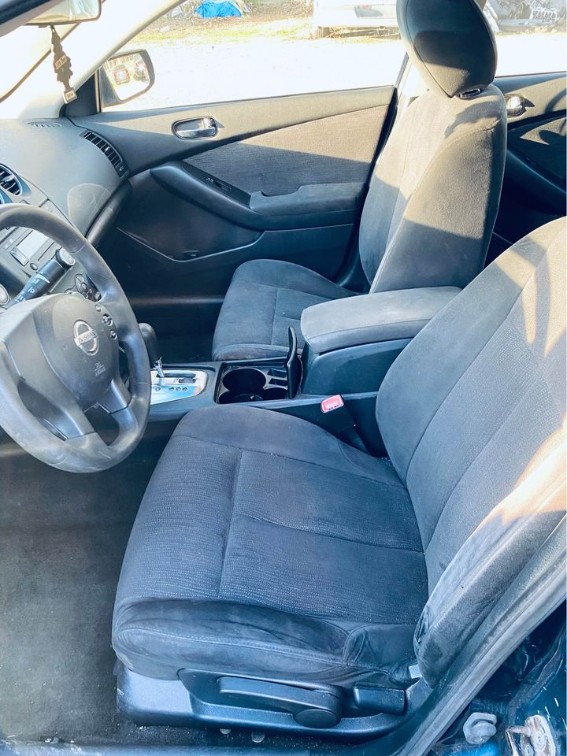 Additional photo of vehicle.