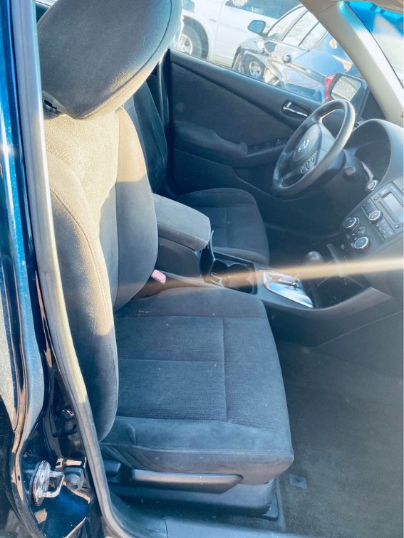 Additional photo of vehicle.