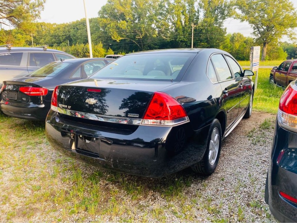 Additional photo of vehicle.