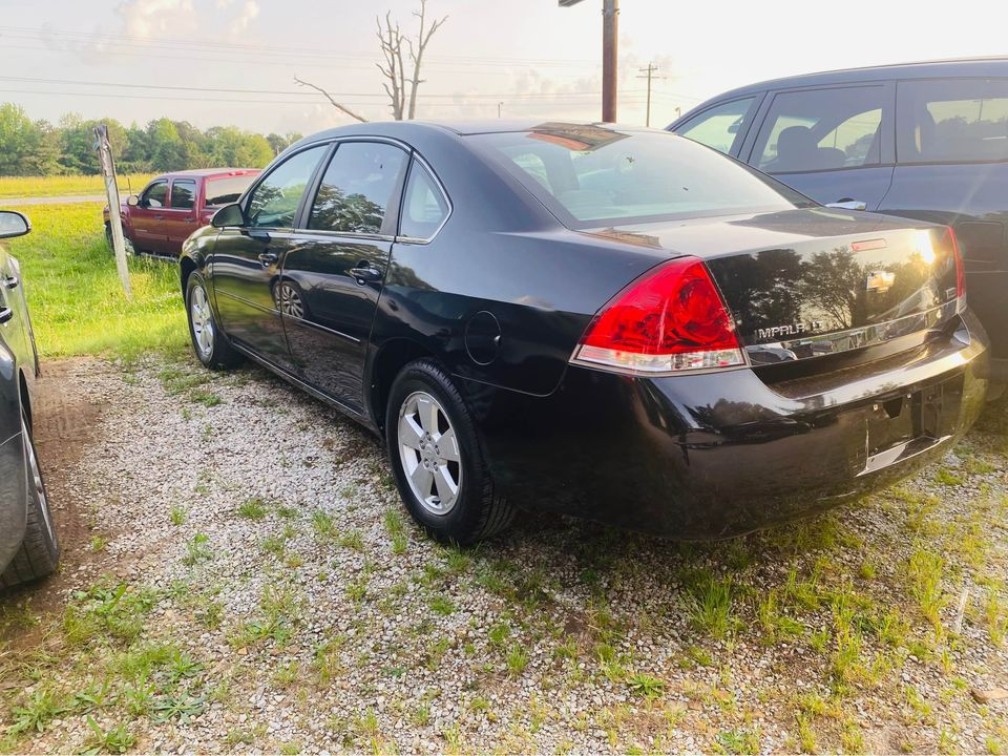 Additional photo of vehicle.