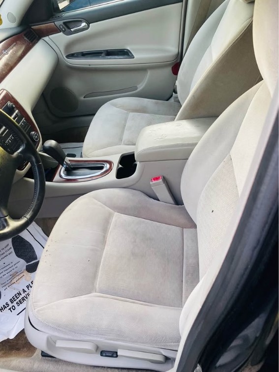 Additional photo of vehicle.