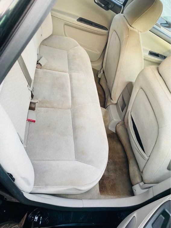 Additional photo of vehicle.