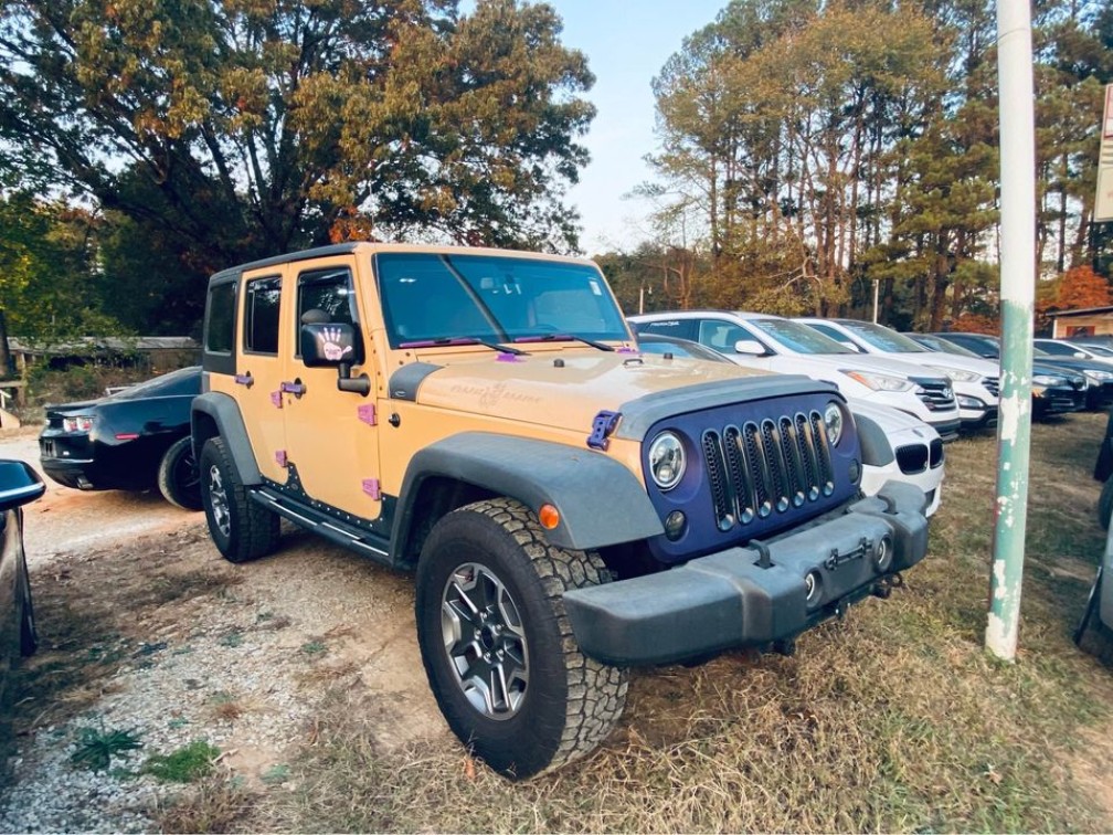 Additional photo of vehicle.
