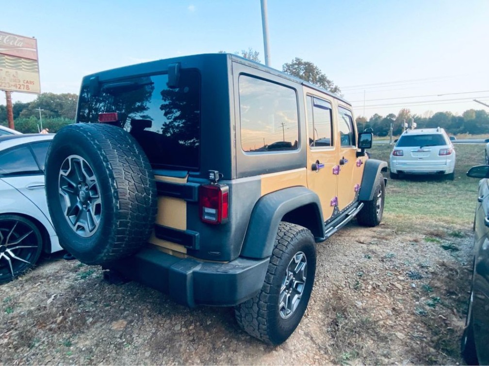 Additional photo of vehicle.