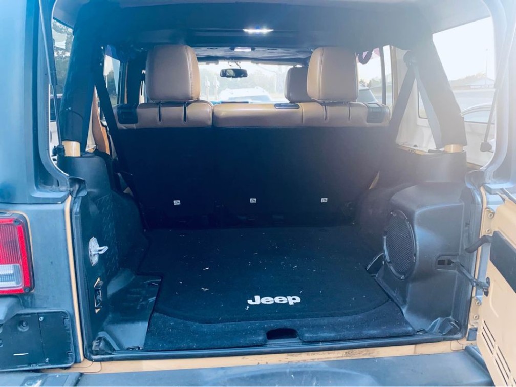 Additional photo of vehicle.