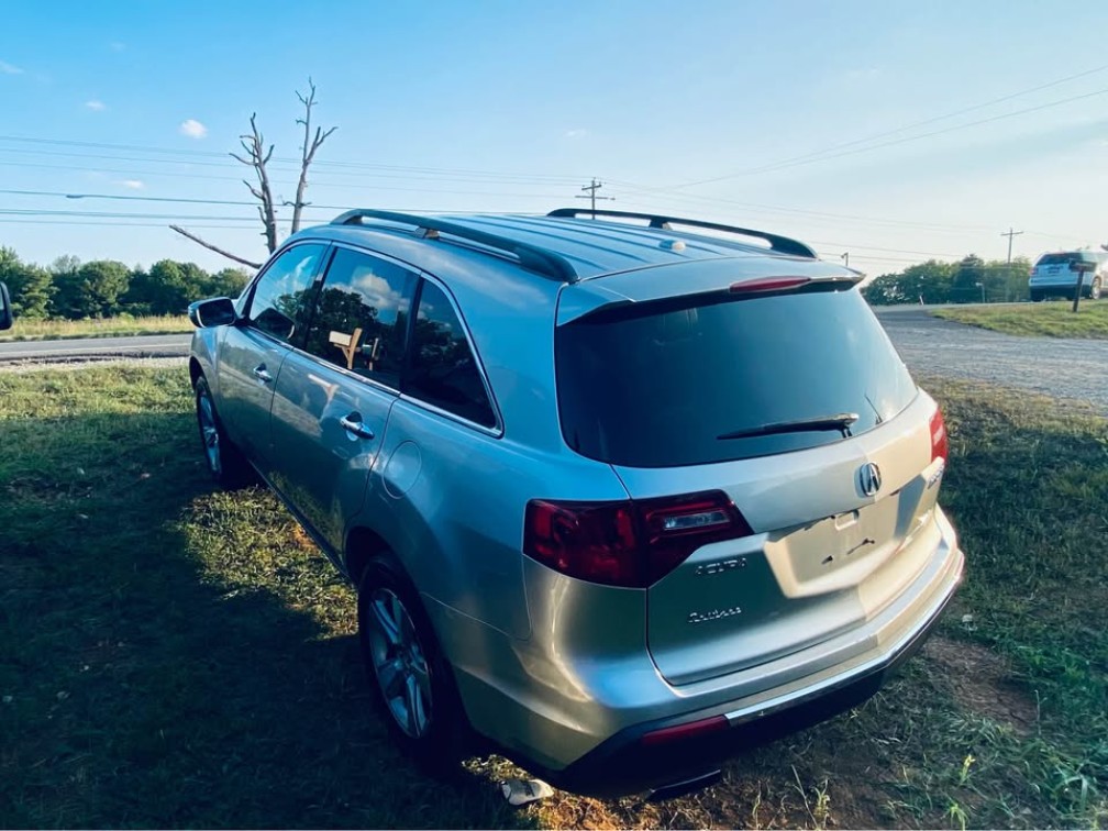 Additional photo of vehicle.