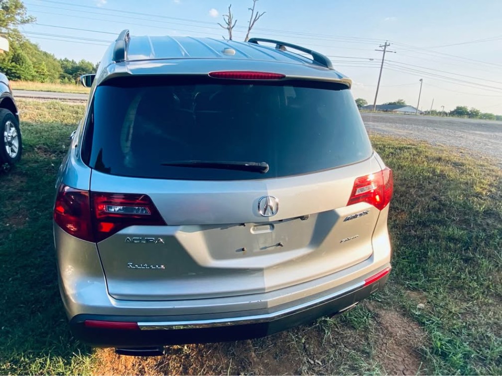Additional photo of vehicle.