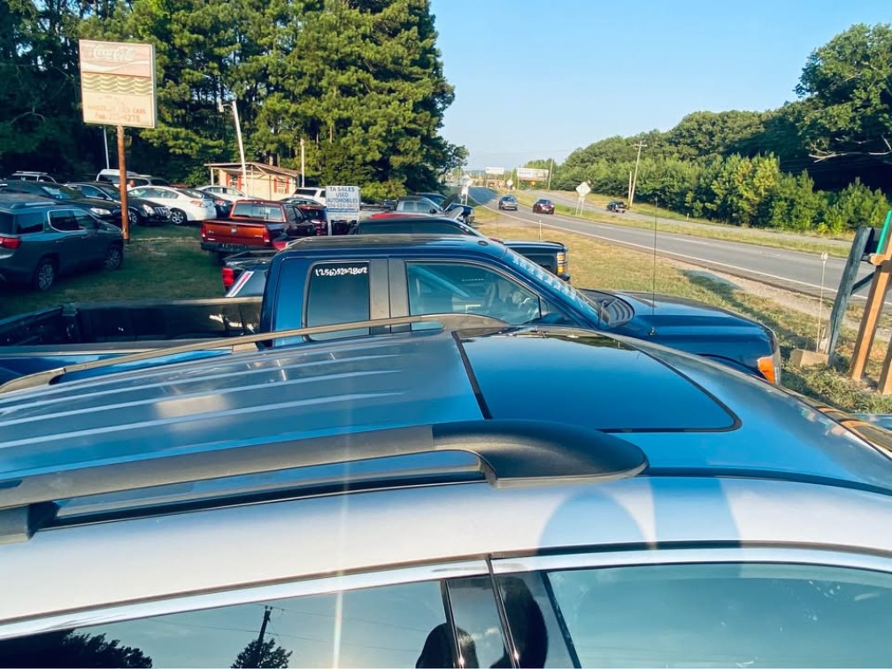 Additional photo of vehicle.