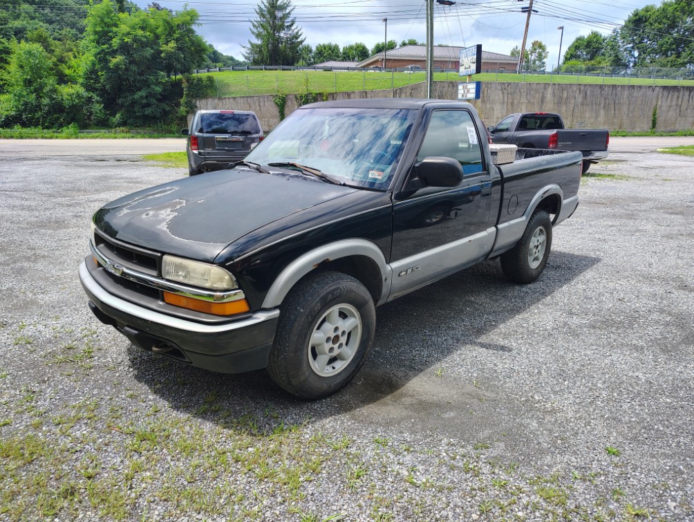 2000 Chevrolet S-10 LS
