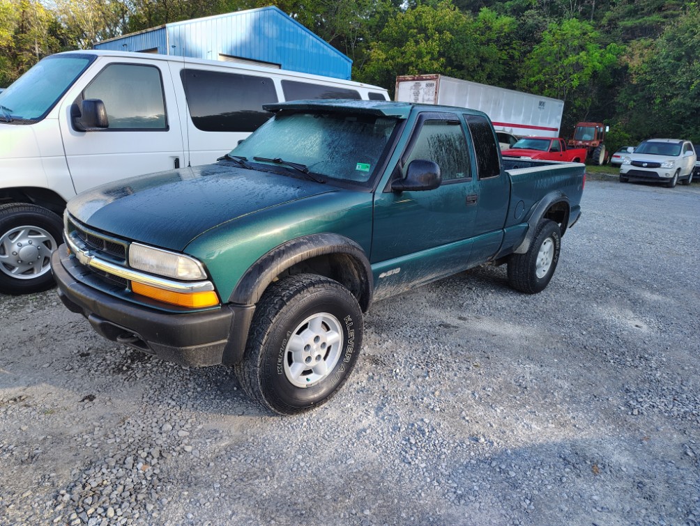 1998 Chevrolet S-10 LS's photo