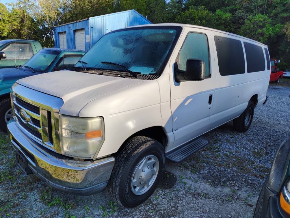 2010 Ford E-Series Econoline Wagon's photo