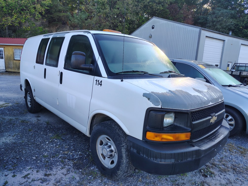 2011 Chevrolet Express Cargo Work Van - Photo 3
