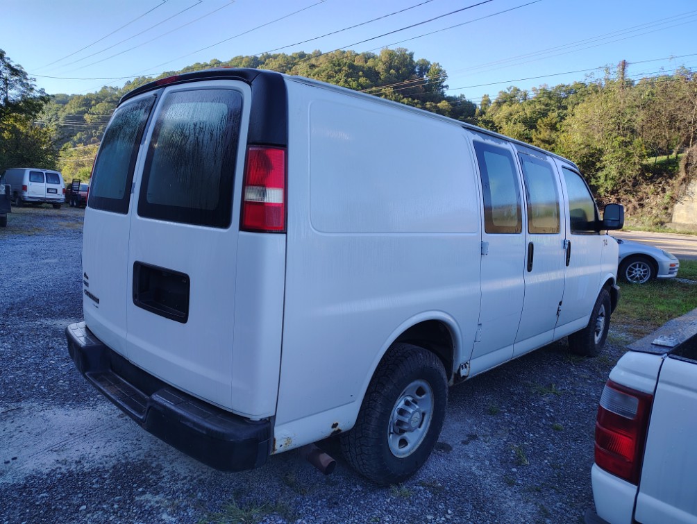 2011 Chevrolet Express Cargo Work Van - Photo 4