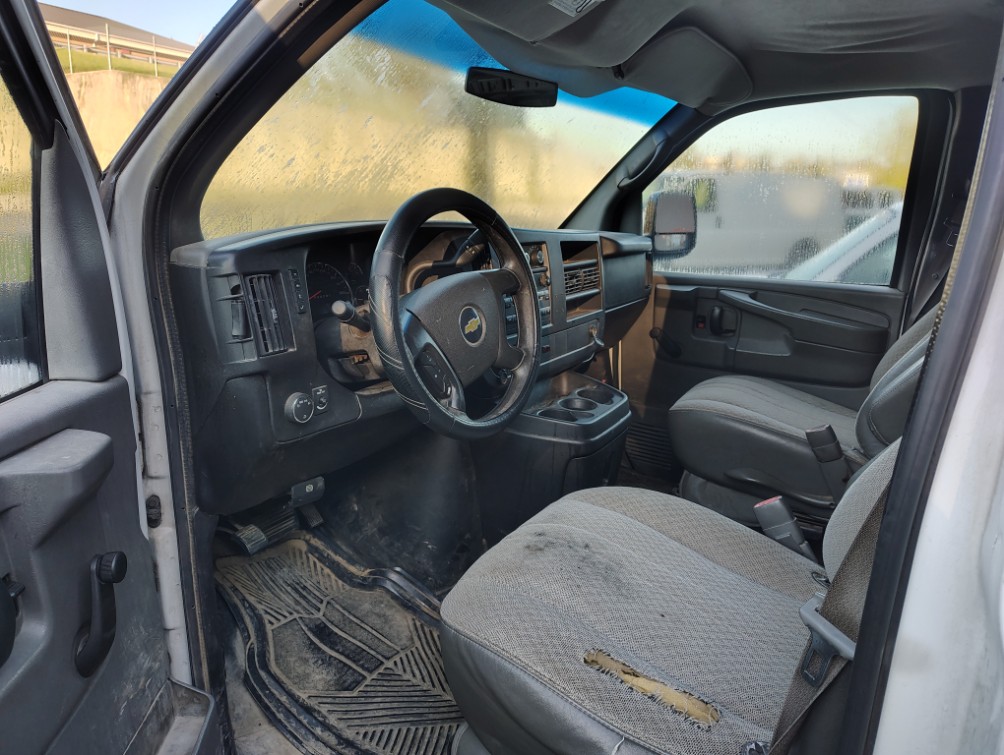 2011 Chevrolet Express Cargo Work Van - Photo 5