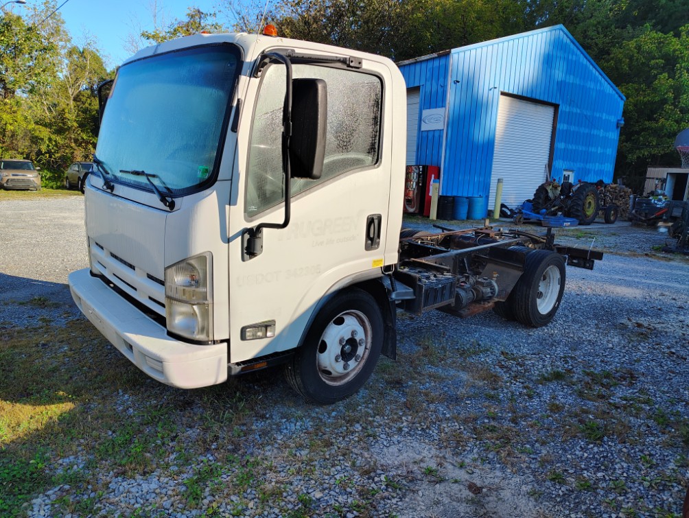 2013 Isuzu NPR HD's photo