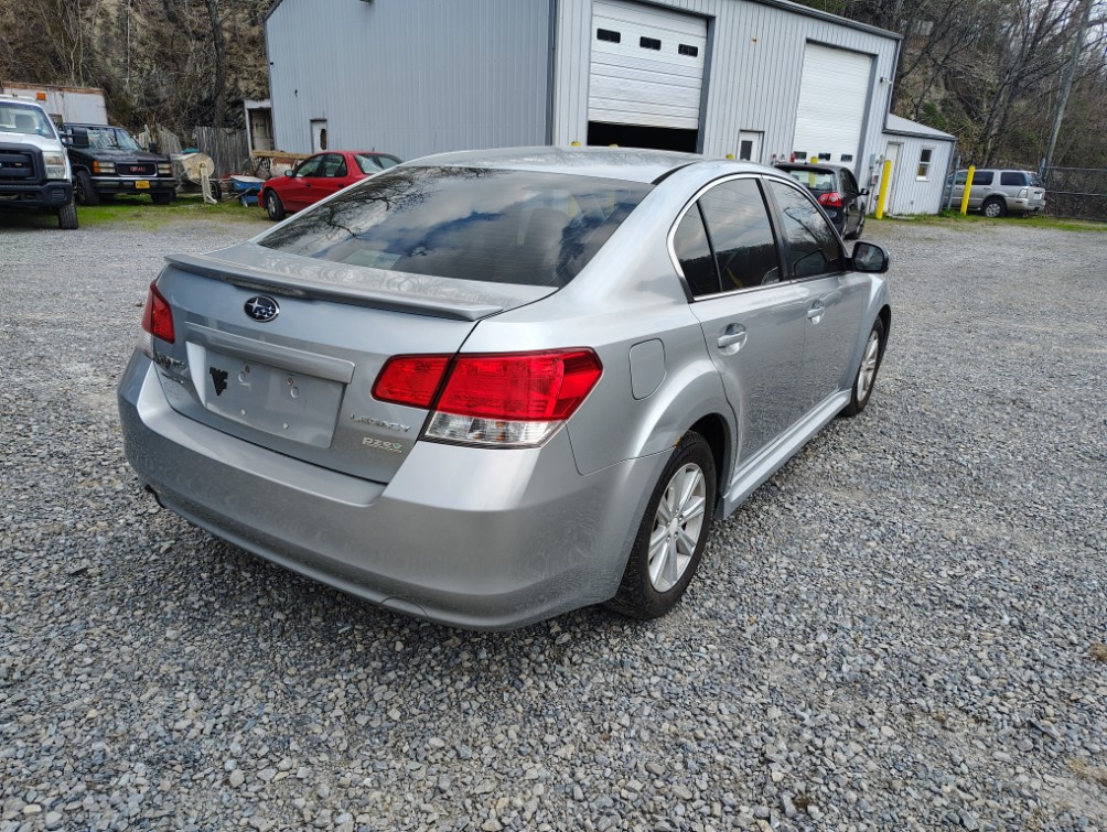 Additional photo of vehicle.