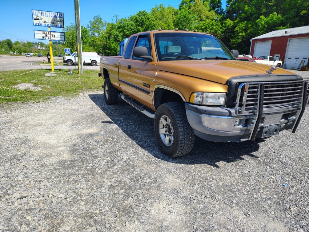 Additional photo of vehicle.