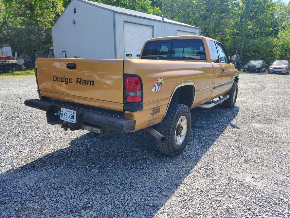 Additional photo of vehicle.