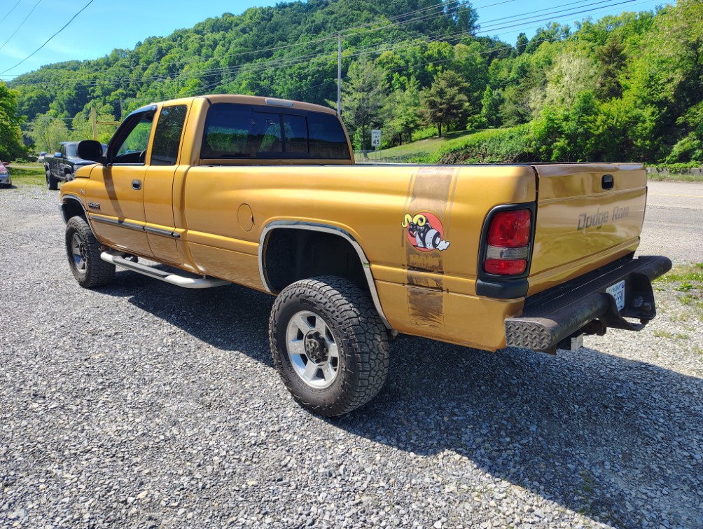 Additional photo of vehicle.