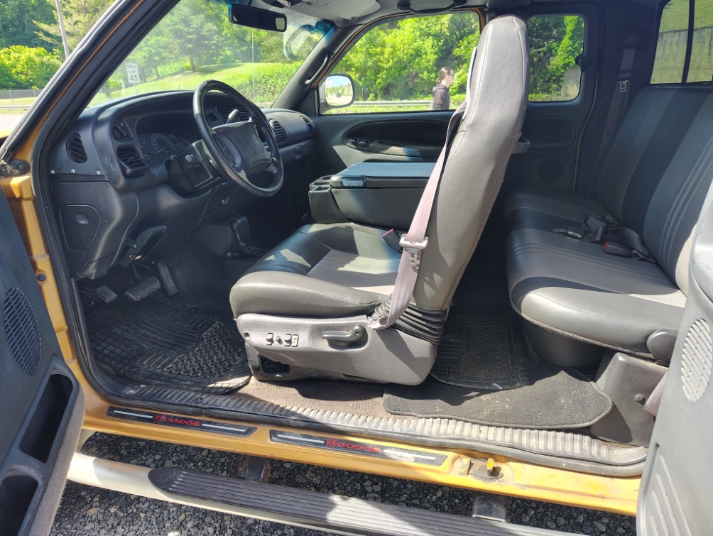 Additional photo of vehicle.