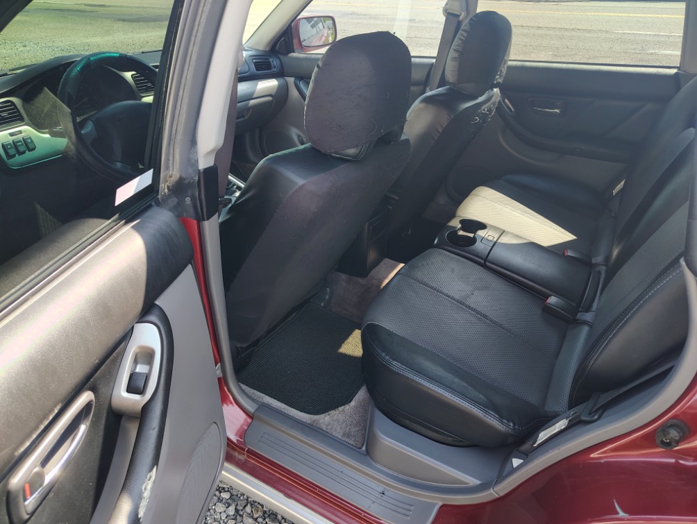 Additional photo of vehicle.