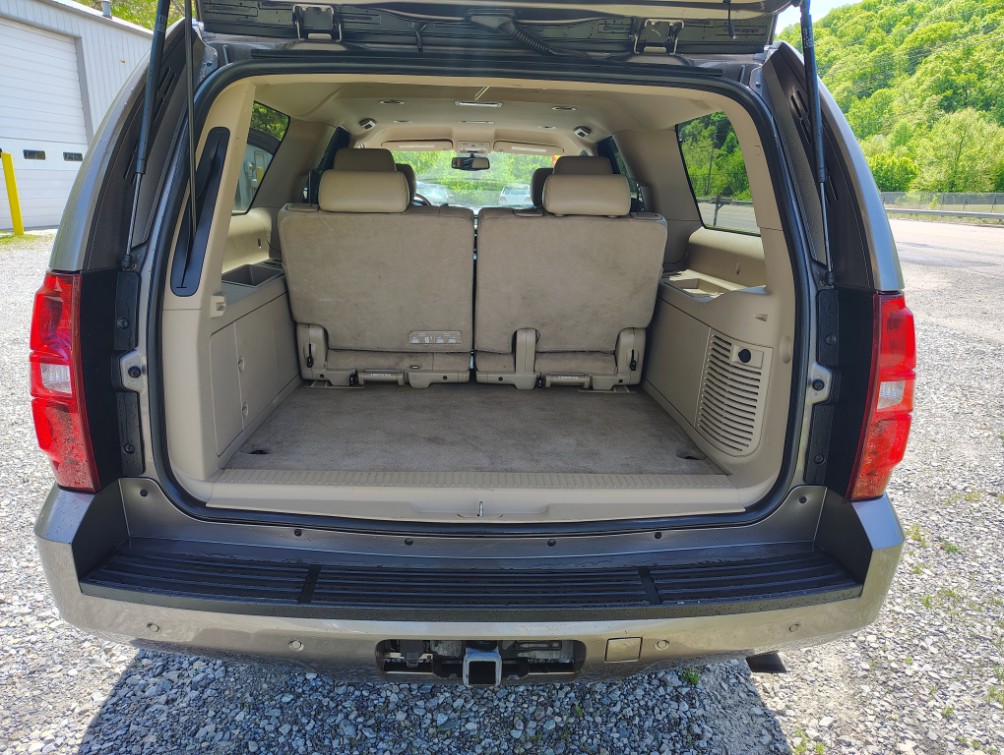 2012 Chevrolet Suburban LT - Photo 7