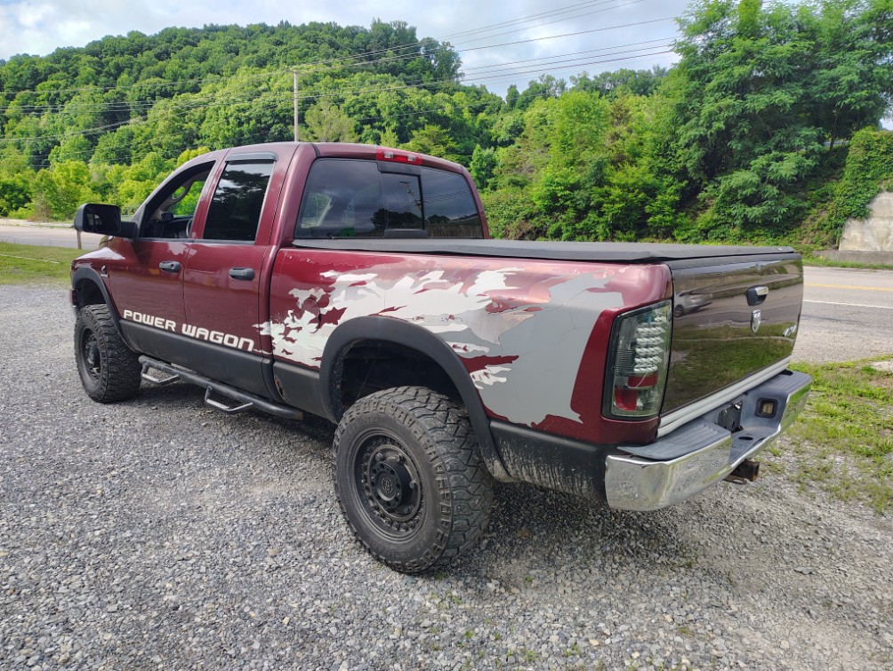 Additional photo of vehicle.