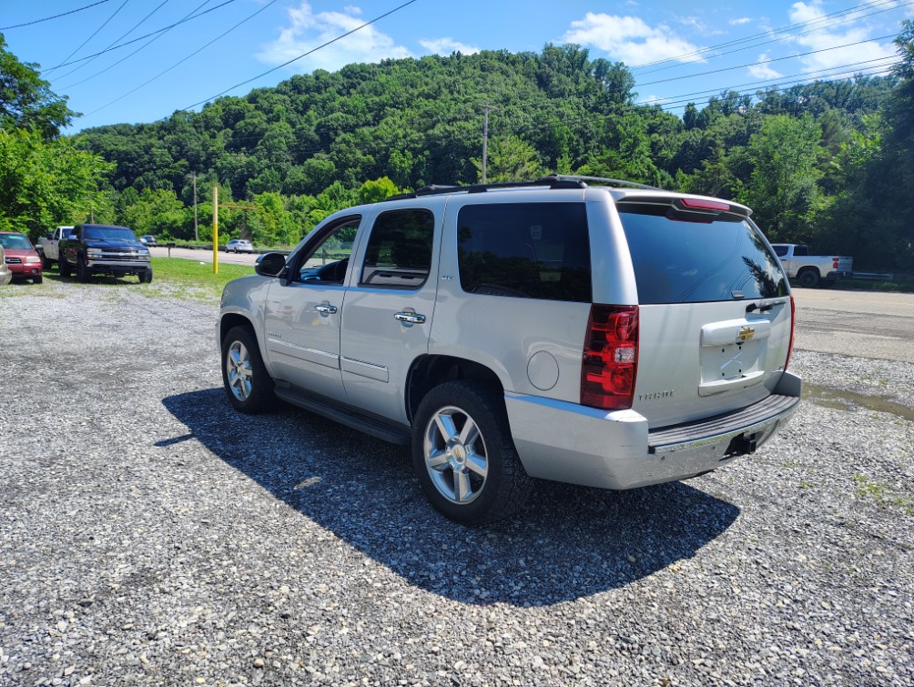 Additional photo of vehicle.