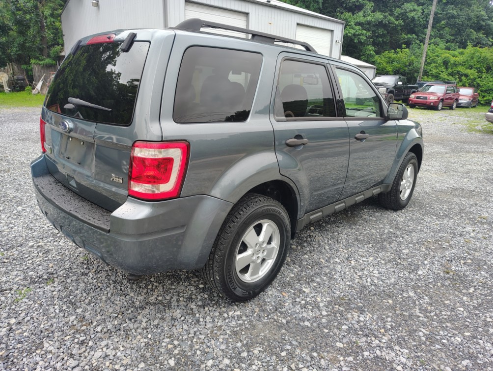 Additional photo of vehicle.