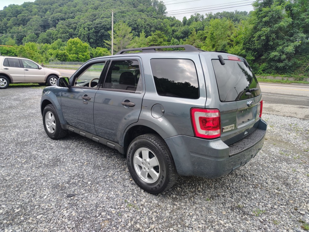 Additional photo of vehicle.