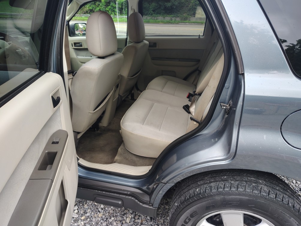 Additional photo of vehicle.