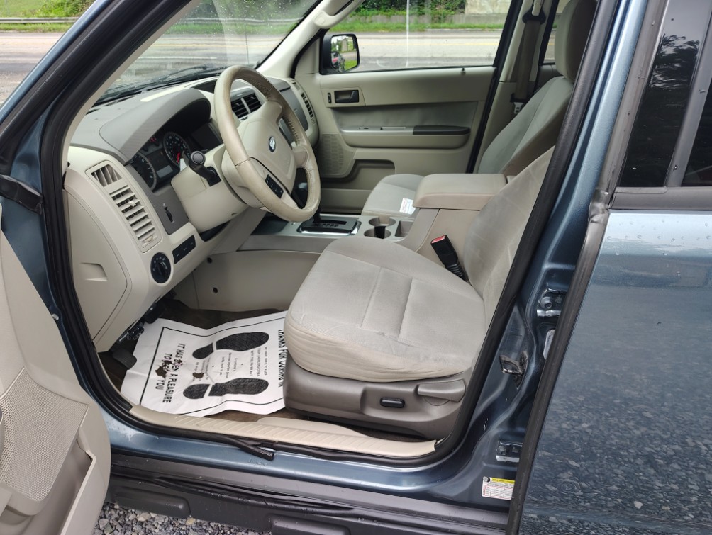 Additional photo of vehicle.