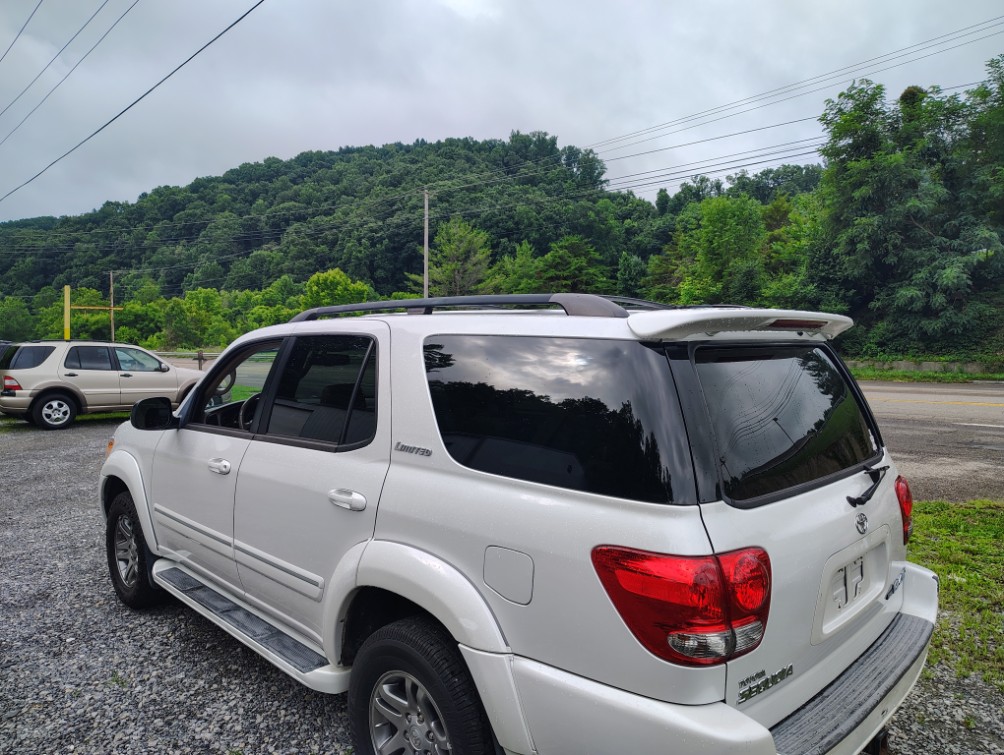Additional photo of vehicle.
