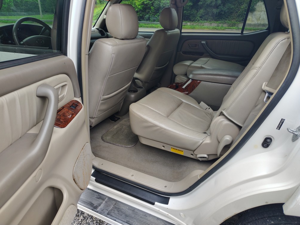 Additional photo of vehicle.