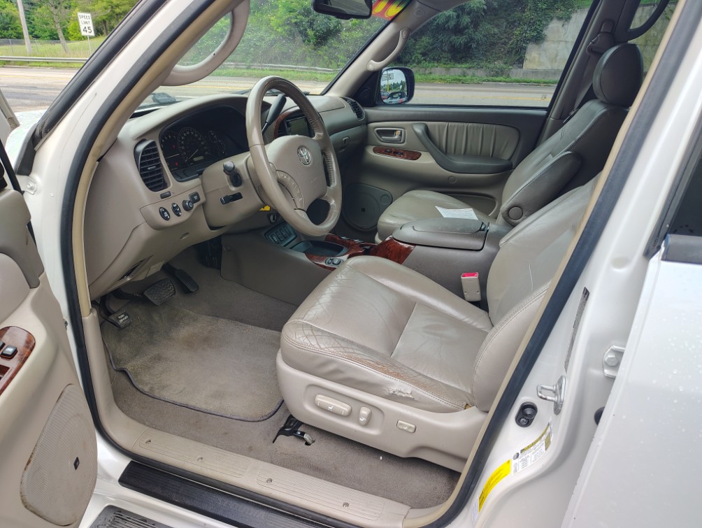 Additional photo of vehicle.