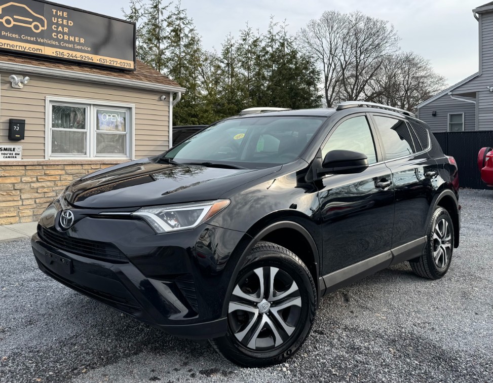 2016 Toyota RAV4 LE's photo