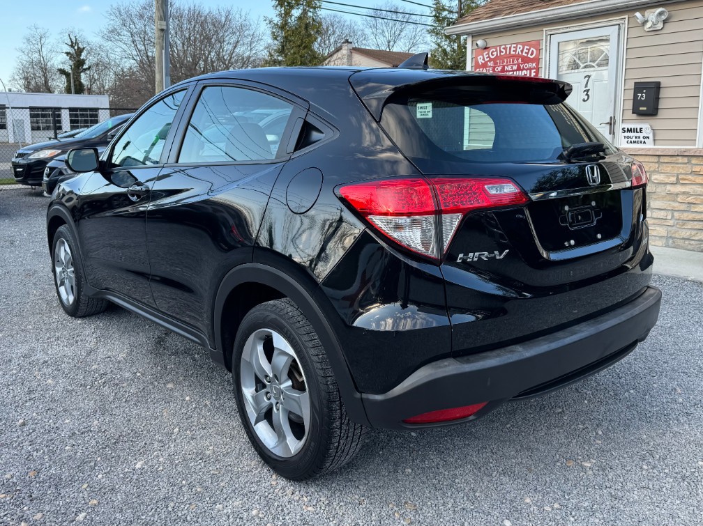 Additional photo of vehicle.