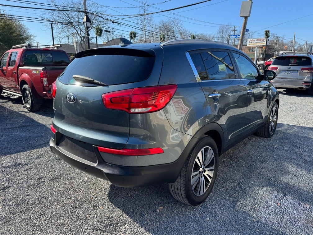 Additional photo of vehicle.