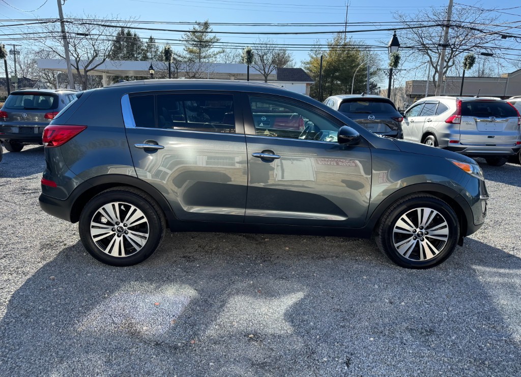 Additional photo of vehicle.